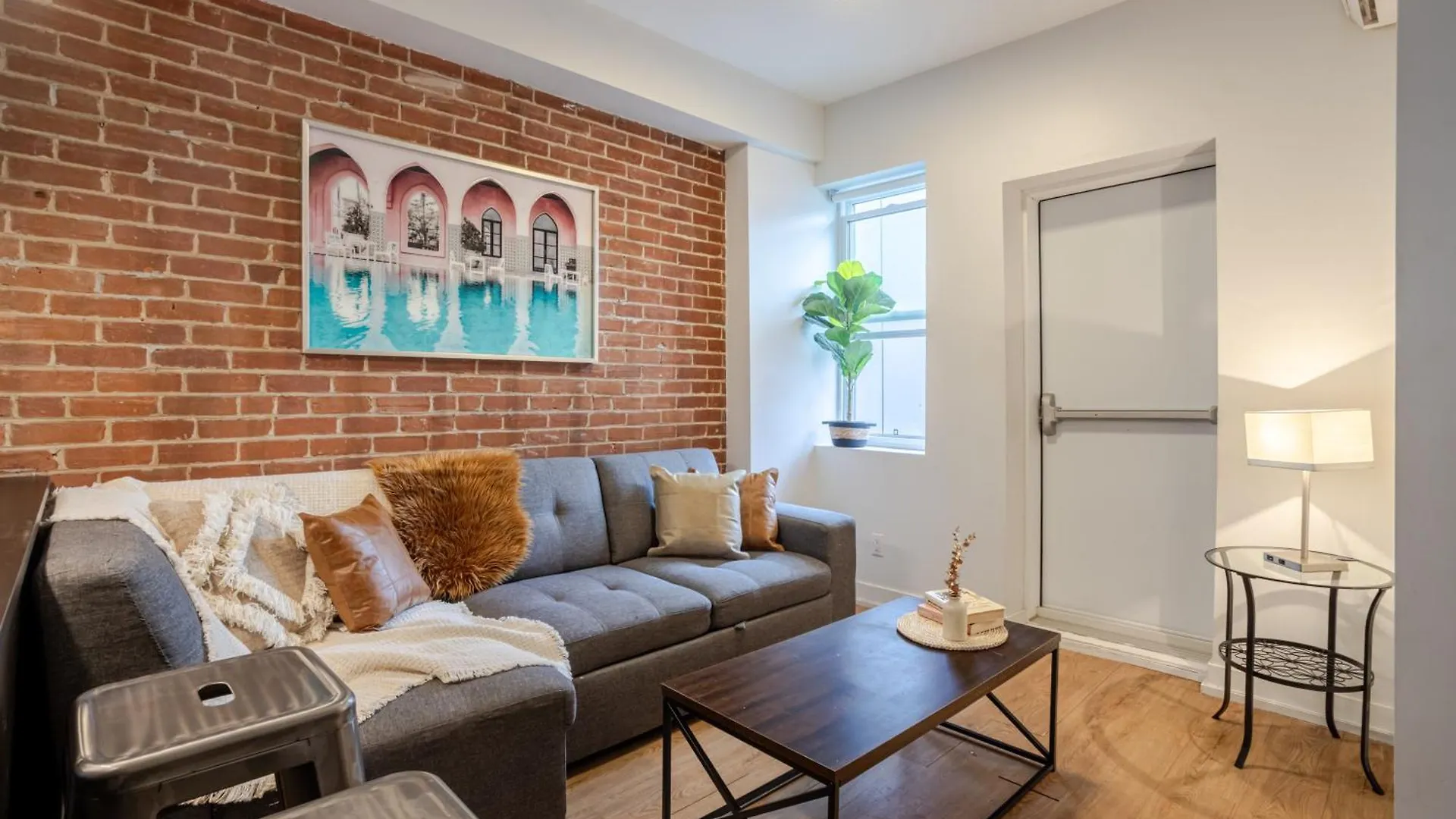 Central 2Bdr Condo On Bishop-Vibe Central Mtl Zw4 Montreal Canada