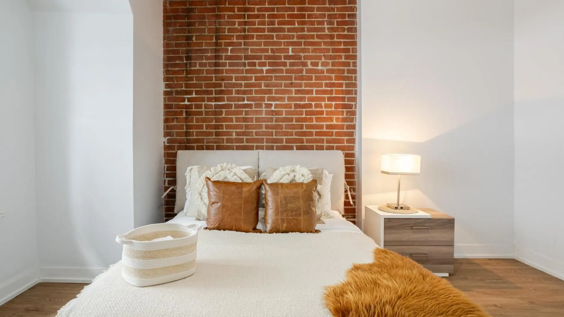 Central 2Bdr Condo On Bishop-Vibe Central Mtl Zw4 Montreal