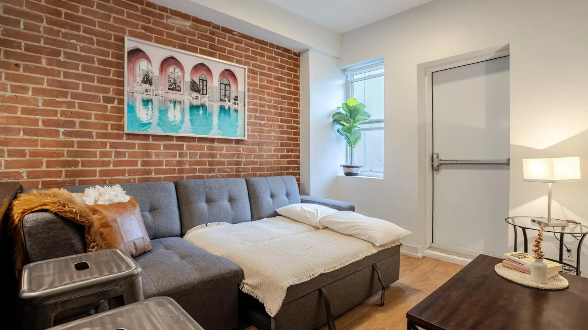 Apartment Central 2Bdr Condo On Bishop-Vibe Central Mtl Zw4 Montreal Canada