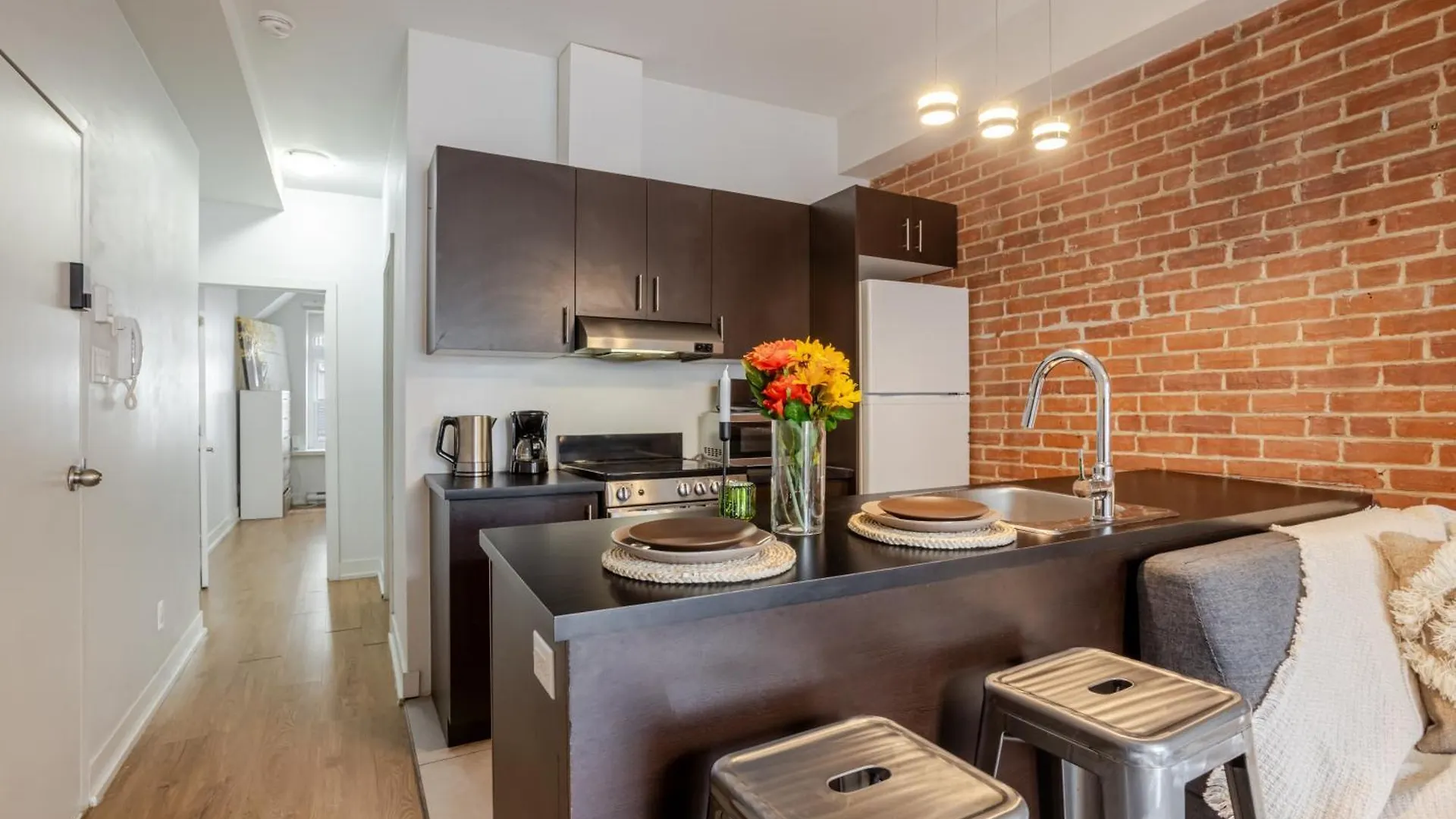 Apartment Central 2Bdr Condo On Bishop-Vibe Central Mtl Zw4 Montreal