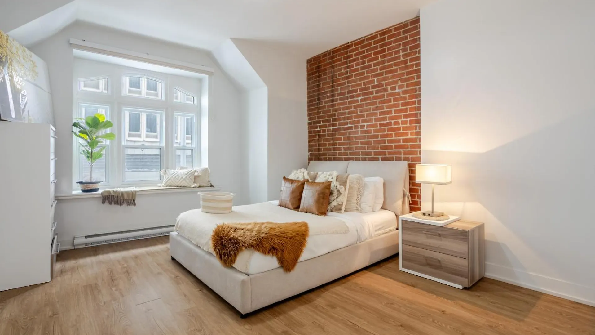 Central 2Bdr Condo On Bishop-Vibe Central Mtl Zw4 Montreal 0*,  Canada