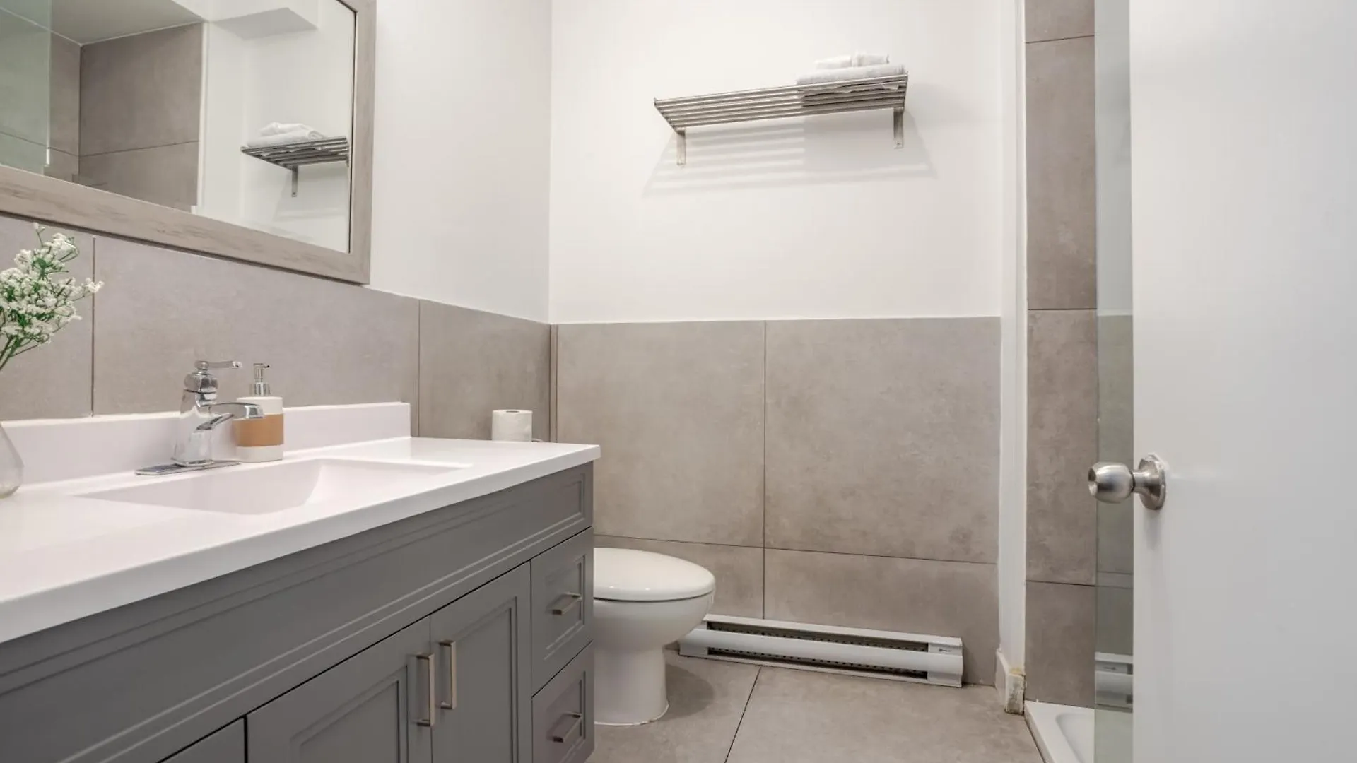 Central 2Bdr Condo On Bishop-Vibe Central Mtl Zw4 Montreal