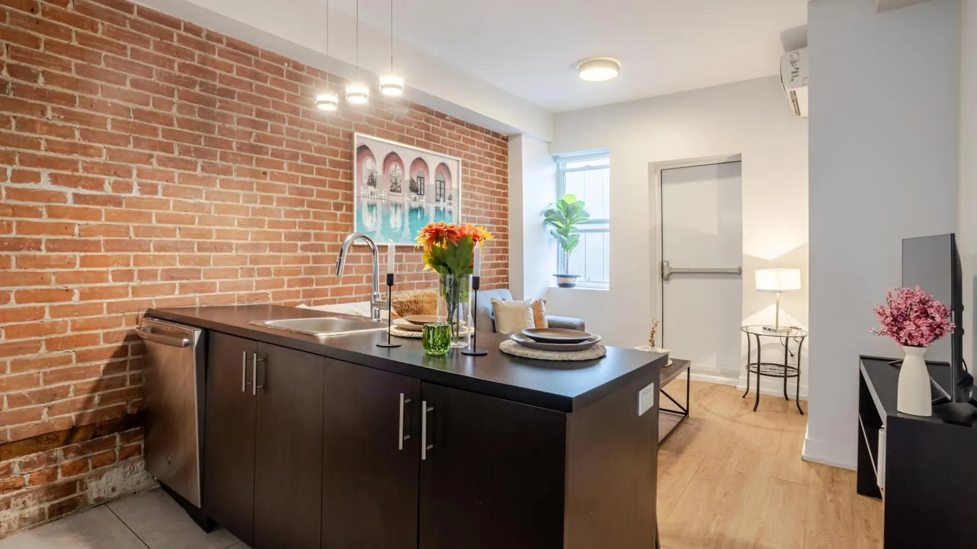 Central 2Bdr Condo On Bishop-Vibe Central Mtl Zw4 Montreal